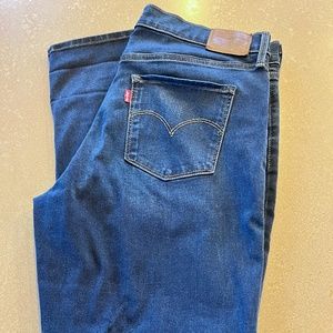 Levi’s 312 Shaping Slim 32